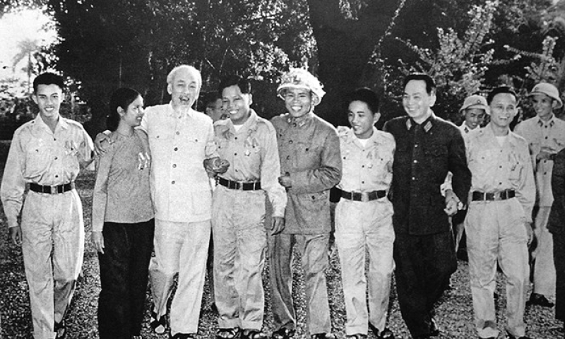 Nh&amp;#226;n rộng M&amp;#244; h&amp;#236;nh Ch&amp;#224;o cờ v&amp;#224; sinh hoạt dưới cờ (cả th&amp;#225;ng 7/2024) với nội dung học tập v&amp;#224; l&amp;#224;m theo tư tưởng, đạo đức, phong c&amp;#225;ch Hồ Ch&amp;#237; Minh